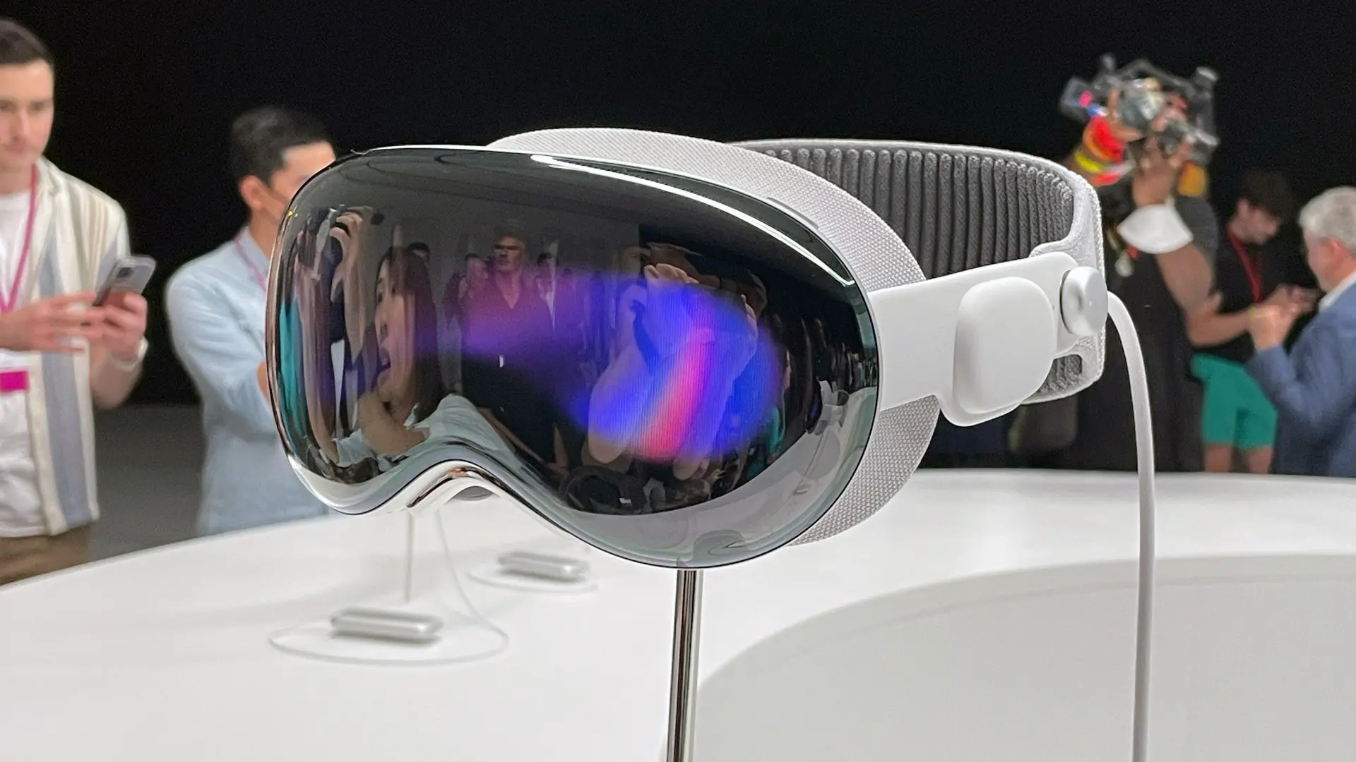 Apple Vision Pro 8K VR Setup: Watch 8K 60fps on xMonter