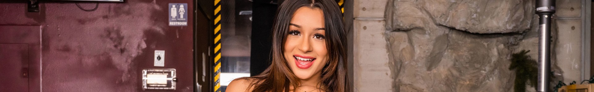 Mickey Violet Pornstar Profile on xMonter