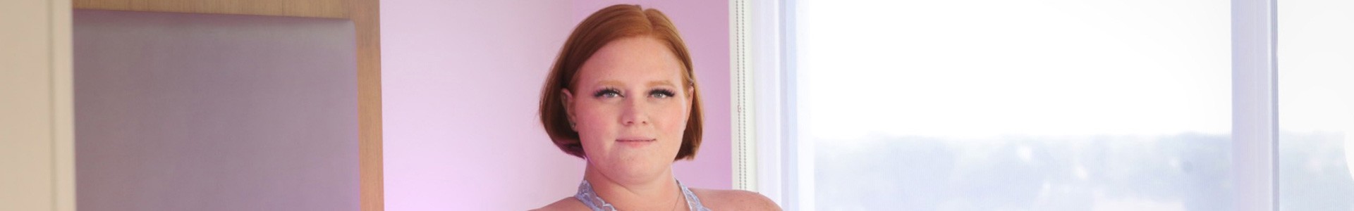 Julie Ginger Pornstar Profile on Top VrPorn