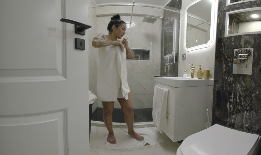 Mistress Kennya BDSM Shower Fantasy Peek