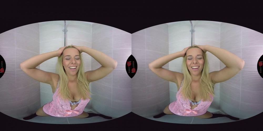 Nikky Dream Kinky VR Shower Striptease