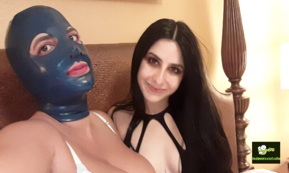 Sarah Arabic & Kaitlyn Katsaros Wild Gangbang