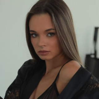 ArinaQ - Pornstar Profile