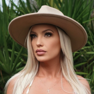 Savannah Lace - Pornstar Profile on xMonter