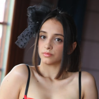 OliviaQ - Pornstar Profile on xMonter