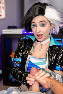 Stevie Moon: Cosplay 8K VR - Image 1
