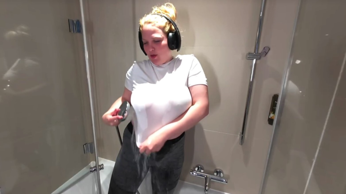 Raphaela: Cleaning Fetish 6K VR - Image 1