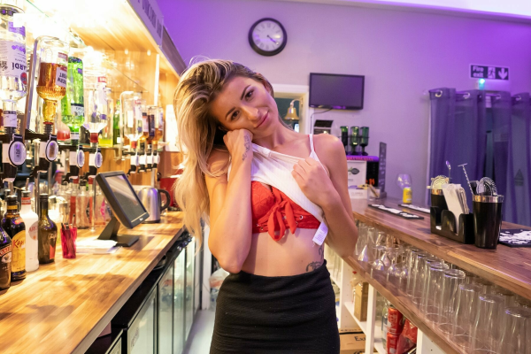 Bianca's Sultry Bar Seduction in 4K VR - Image 1